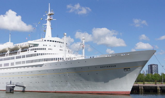 Die SS Rotterdam im Hafen von Rotterdam