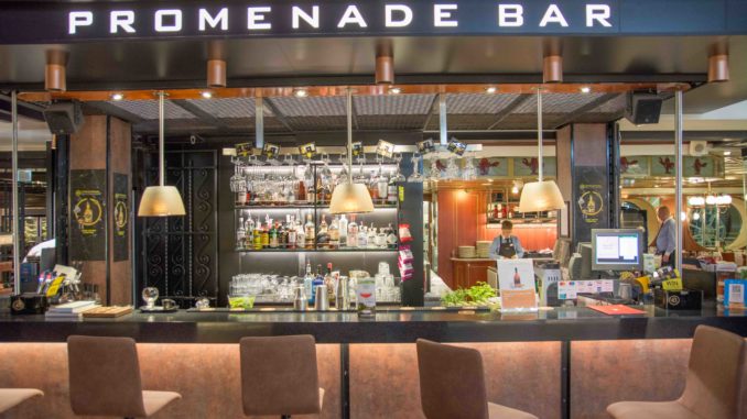 Promenade Bar auf der Silja Symphony