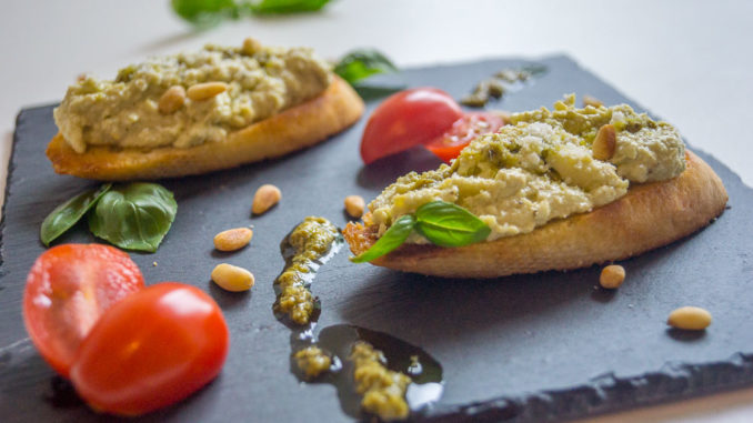 Es ist angerichtet: Creamy Mozzarella & Pesto Appetizer nach Crystal Cruises 